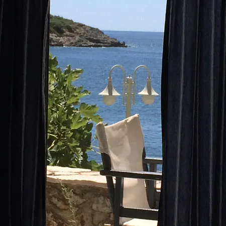 Les Sirenes Kardhamili