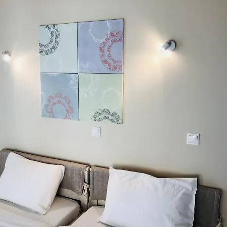 Les Sirenes Kardhamili