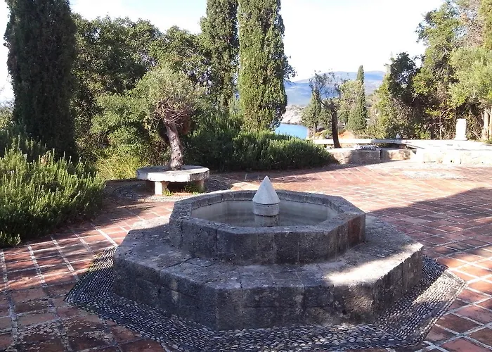 Les Sirenes Kardamyli